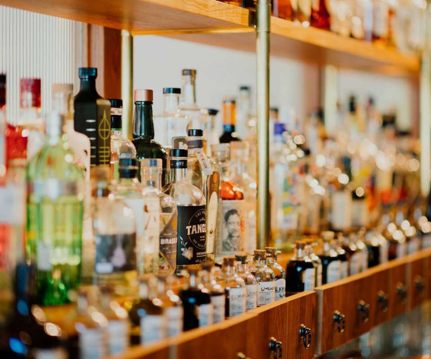 shelf-of-liquor-in-bar-showing-dui-lawyer-helps-explain-underage-dui-laws-and-penalties