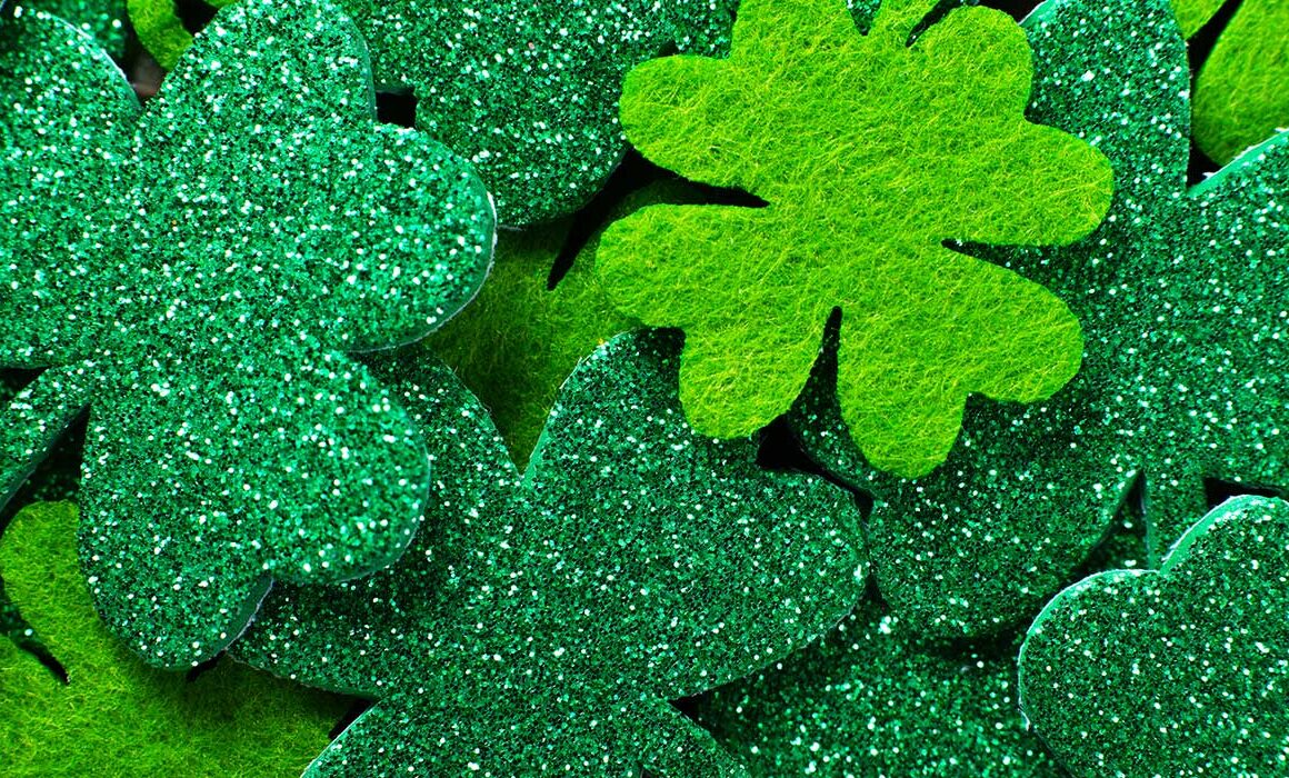 st-patricks-day-dui-laws-florida-green-shamrocks-overlapped-to-create-green-background