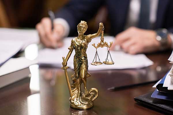 statue-of-laws-and-balances-on-desk-in-criminal-law-office