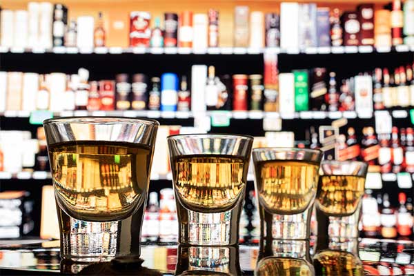 shots-on-counter-with-shelves-of-liquor-in-background-showing-drinking-and-driving-illegal-activity-in-jacksonville-florida