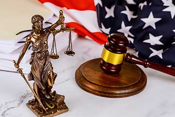 balance-of-law-gold-statue-with-gavel-to-the-right-and-american-flag-in-the-background-representing-criminal-law-in-florida-BLOG-INDEX-PAGE